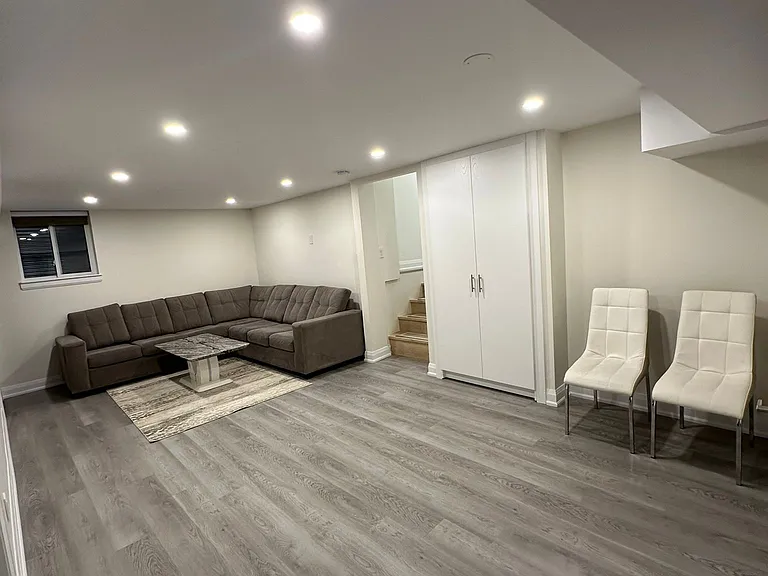 2389 Morrison Ave — Photo 8