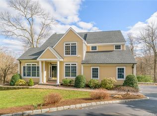 15 Raven Crest Dr, Bethel, CT 06801