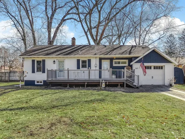 743 6th St SE, Forest Lake, MN 55025