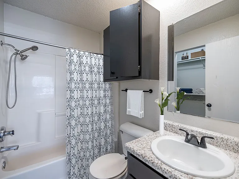 Crown Ridge Apartments — Photo 27
