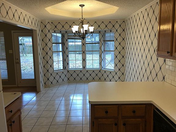 4th image of 404 Burnell Cir