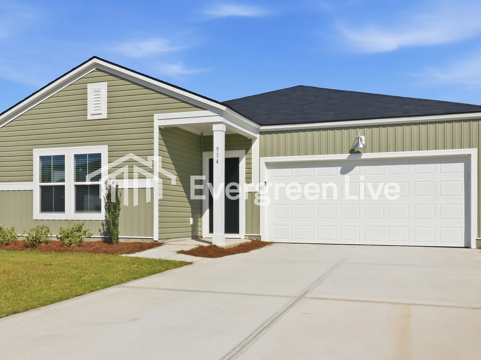 5 bed, 2.5 bath, 2359 sqft, $2,870 — Photo 2