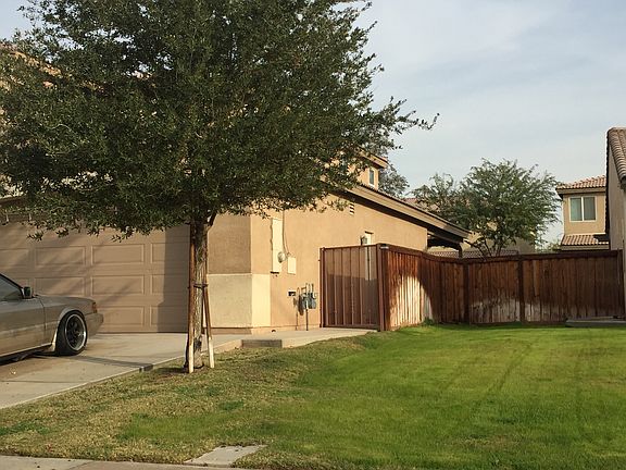3rd image of 1214 N Stampede Ave