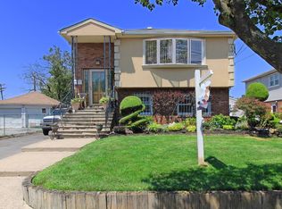 212 Pearl St, Lawrence, NY 11559