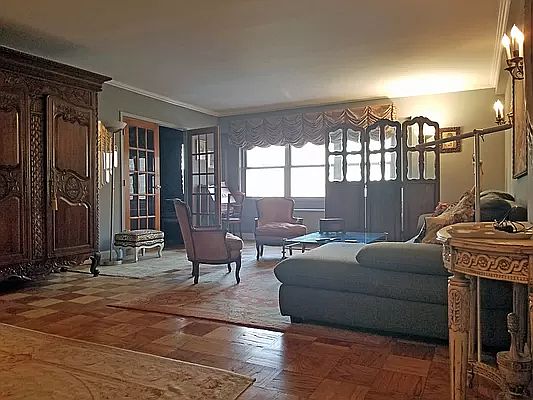1st image of 27 E 65th St APT 10A
