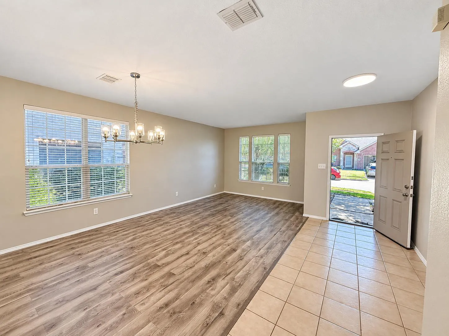 3 bed, 2010 sqft, $2,400 — Photo 4