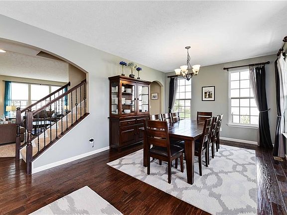 2nd image of 516 Arboretum Dr
