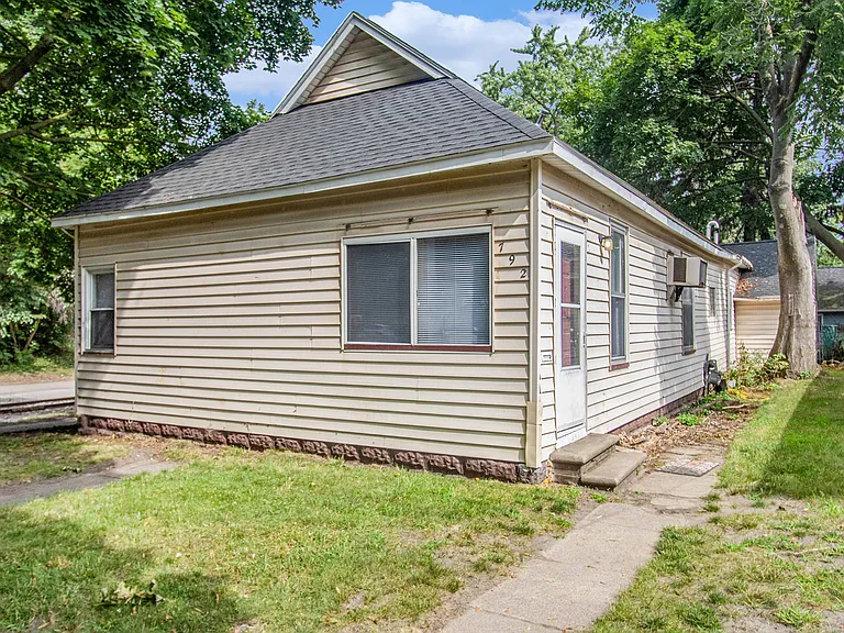792 W Forest Ave — Photo 12