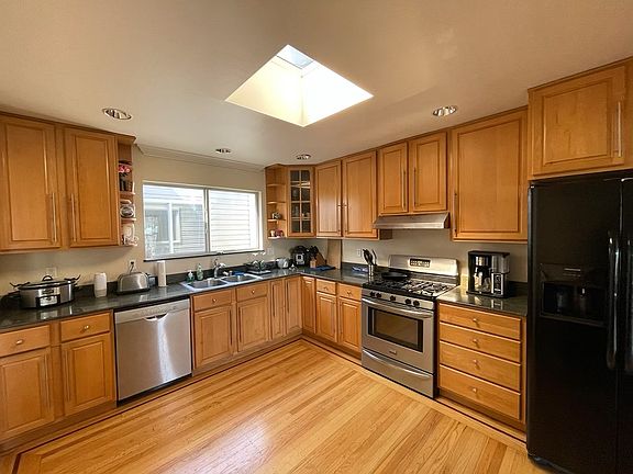 3rd image of 1269 48th Ave