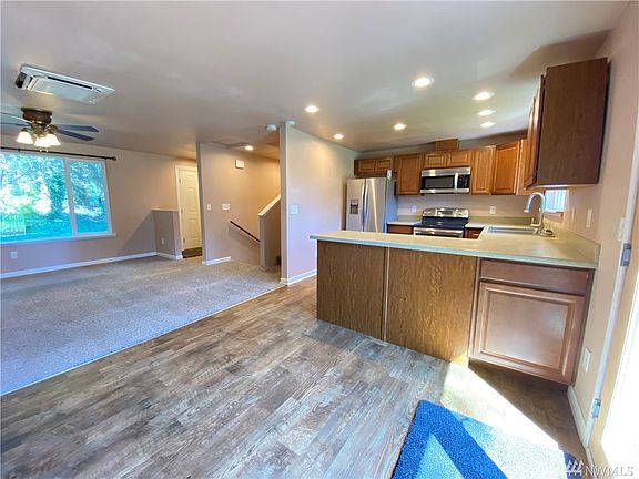 Laminate wood floors and carpets just cleaned