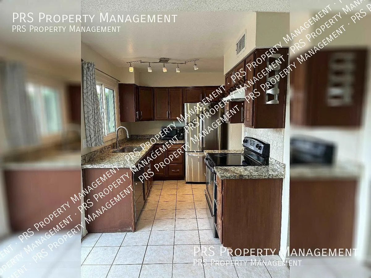Beautiful Tempe Townhouse — Photo 3