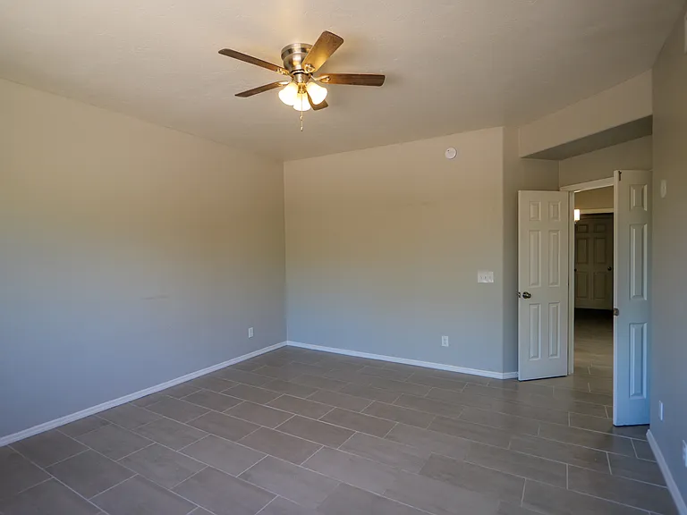 2430 N Quesnel Loop — Photo 9