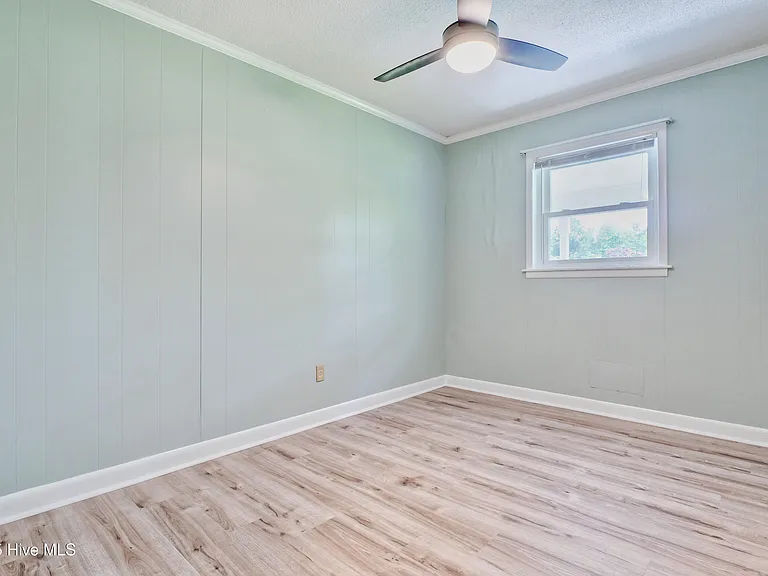 665 Hughes Rd — Photo 22