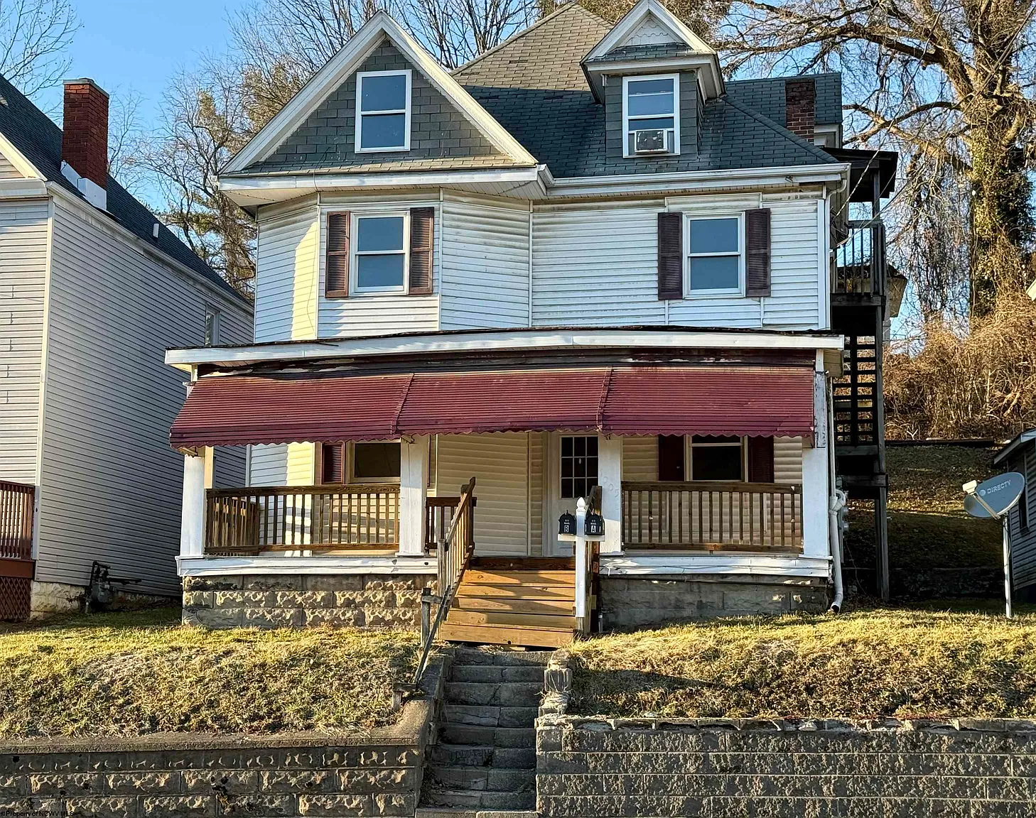 1005 Locust Ave photo 1