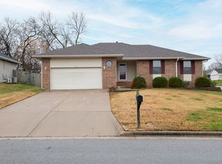 706 E Gallup Hill Rd, Nixa, MO 65714