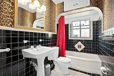 1820 Oak Ln — Photo 9
