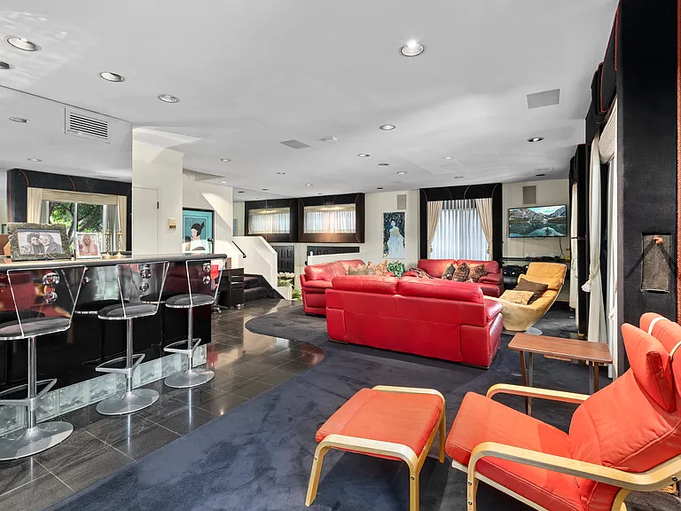 W Knoll Dr — Photo 10