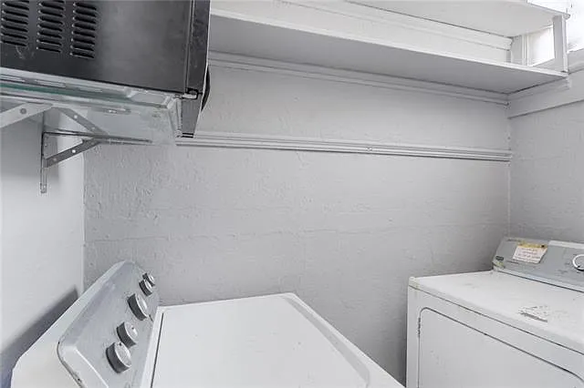4909 Carondelet St #1/2 — Photo 10