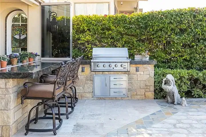 900 E Balboa Blvd — Photo 6