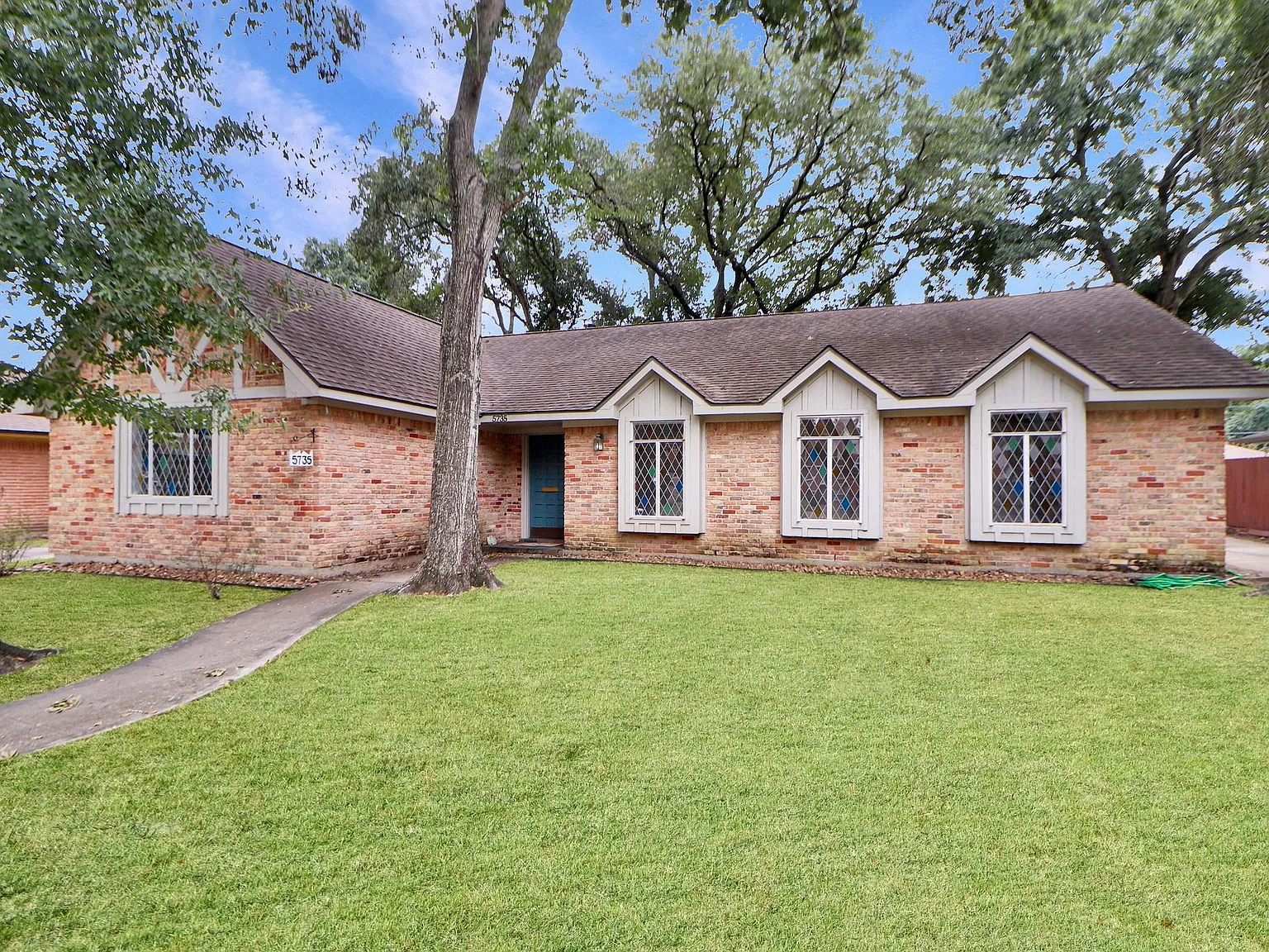 3 bed, 2.0 bath, 2085 sqft, $2,800 — Photo 1