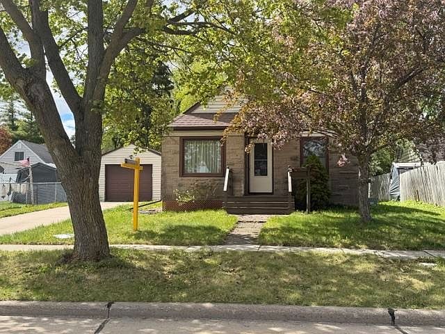 1st image of 109 E 11th St