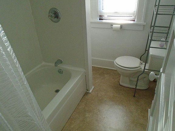 3rd image of 2739 11th Ave #8