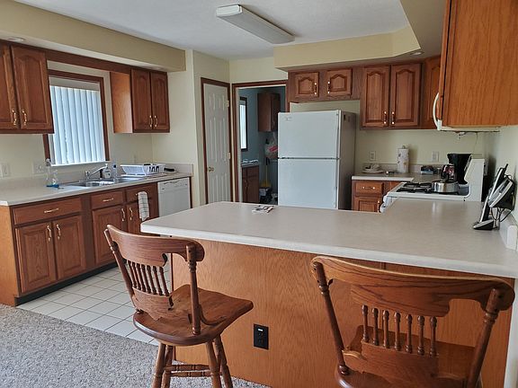 3rd image of 89 Evergreen Dr