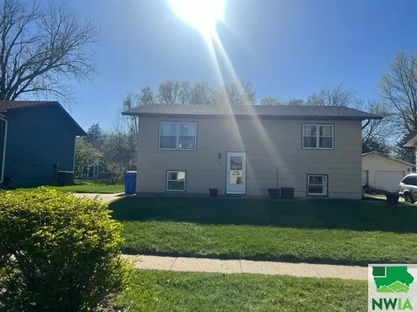 320 Jefferson St, Vermillion, SD 57069