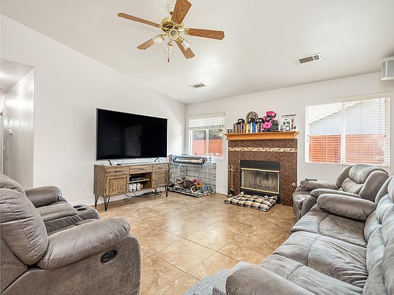 3rd image of 3735 E Belmont Ave