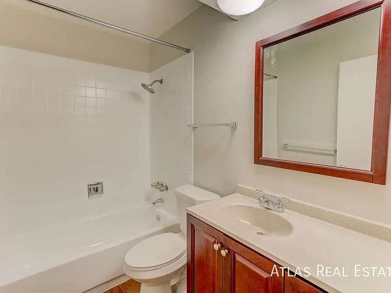 2565 Iris St — Photo 13