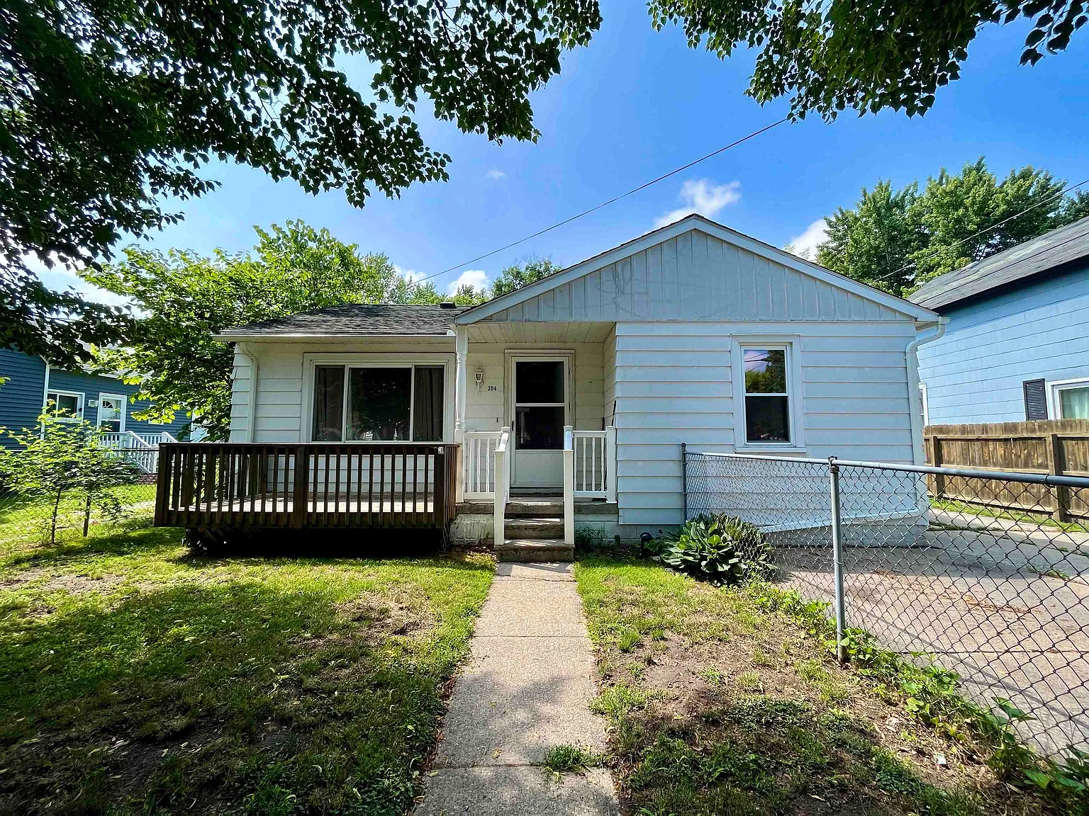 304 Elm St photo 1