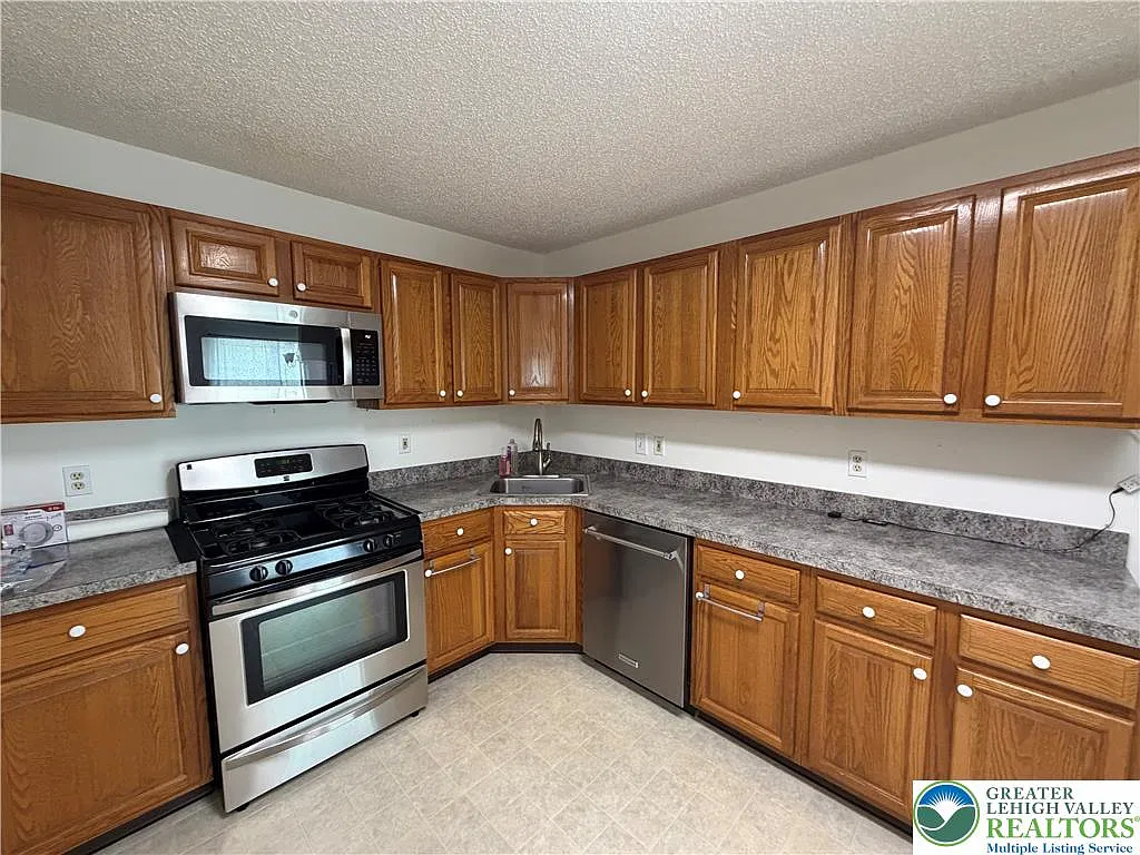 2 bed, 2.5 bath, 1248 sqft, $2,000 — Photo 2