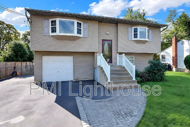 4 bed, 2.0 bath, $5,000 — Photo 2