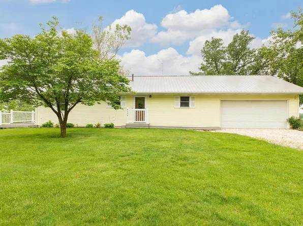 4279 F South Rd, Shipman, IL 62685