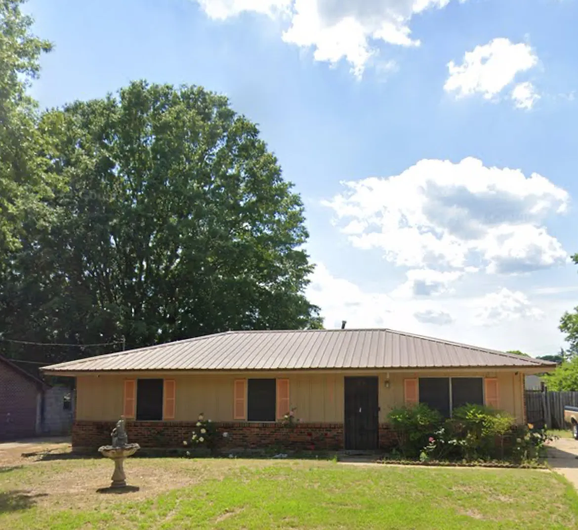 3 bed, 1144 sqft, $1,300 — Photo 1
