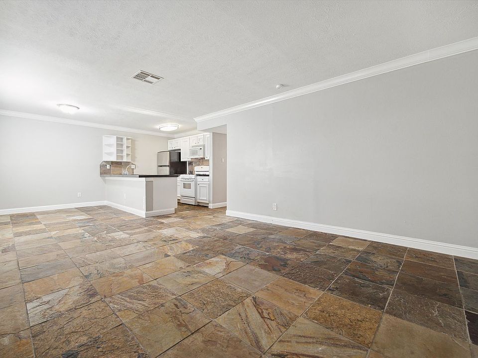 1st image of 2418 Mimosa Dr APT 1