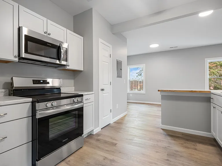 113D Temple St — Photo 11