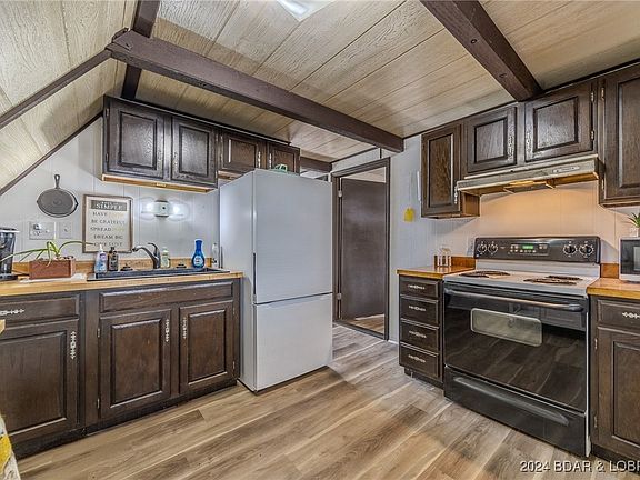 4th image of 16 Wren Dr