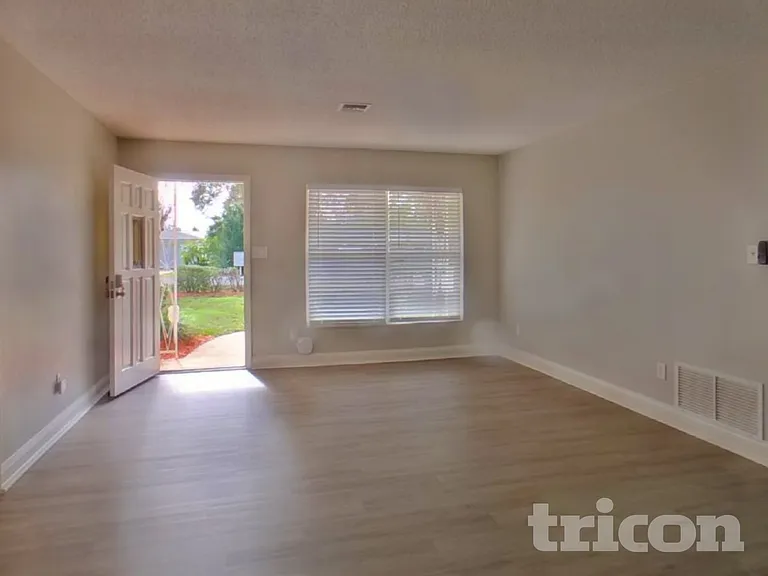 1550 Hobson St — Photo 3