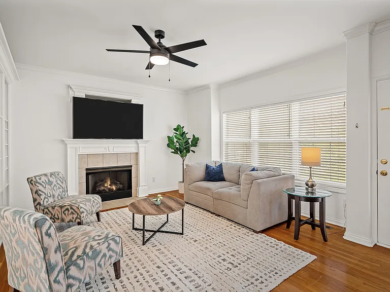 3030 Liverpool Dr — Photo 4
