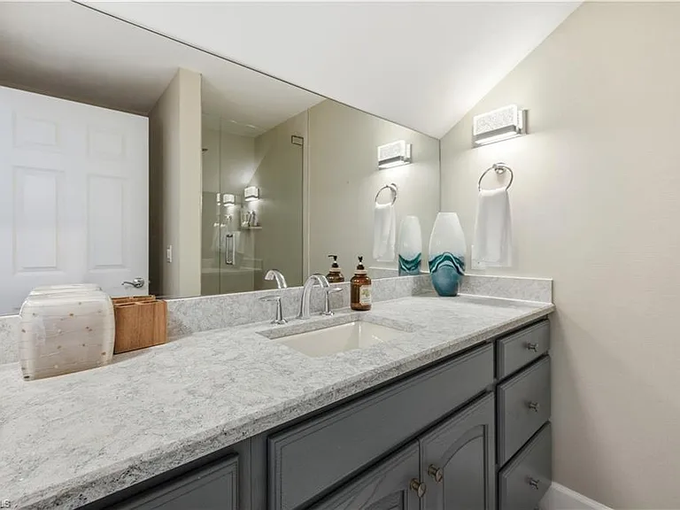 27231 Lakeway Ct — Photo 33