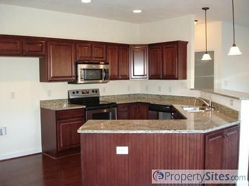 4th image of 2306 Foxfield Ln