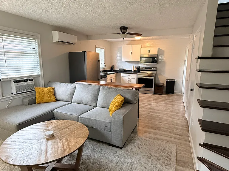 1621 Brandon Ave SW #A — Photo 3