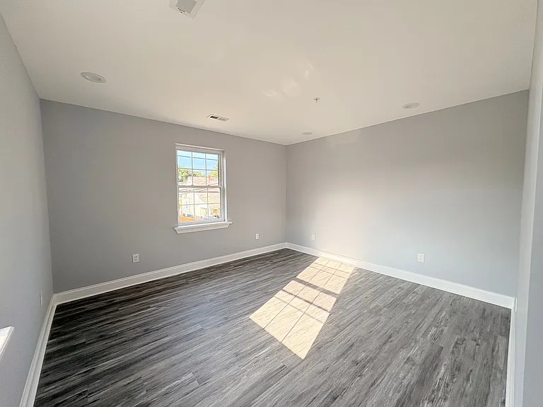 6710 Hudson St — Photo 16