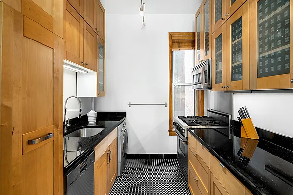 Rented by Douglas Elliman | media 16
