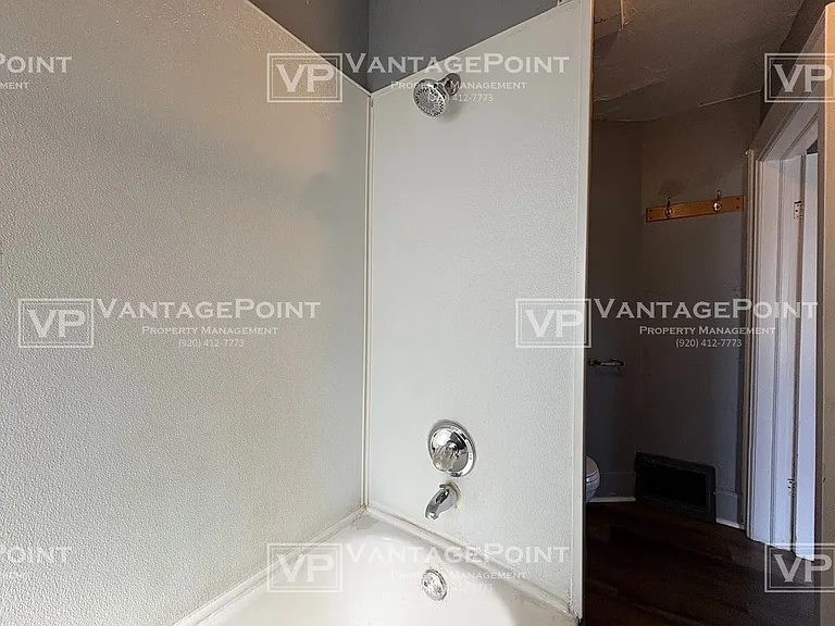 1270 Crooks St — Photo 12