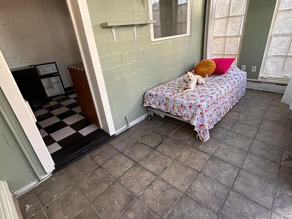 2nd image of 1031 Castillo St