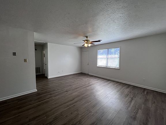 3rd image of 106A Jay Ln