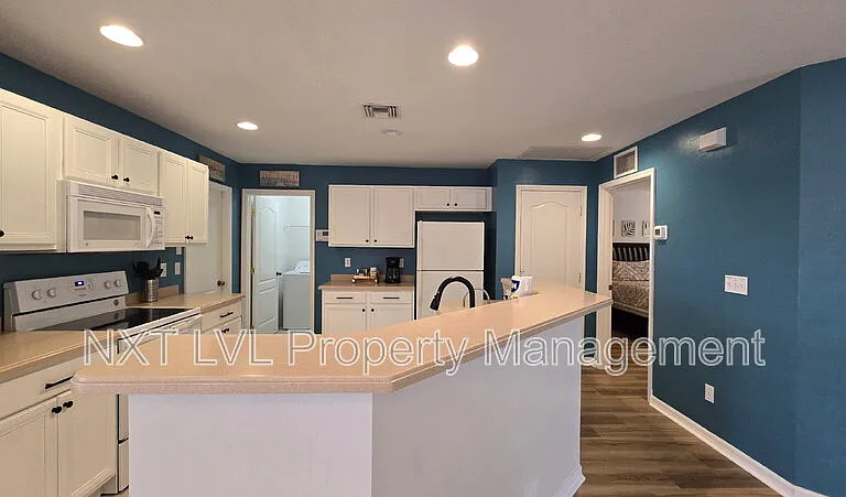 3105 Van Buren Pkwy — Photo 7