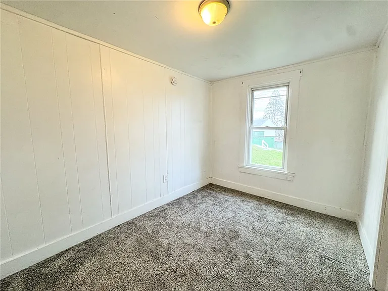 604 Center Ave — Photo 15